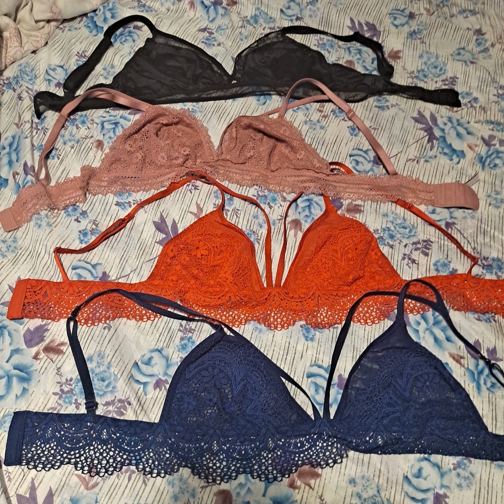 Bundle of 4 Victoria secret bralettes